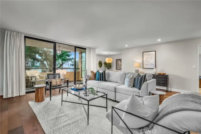 $745,000 | 2538 2nd Street, Unit 104, Long Beach, CA 90803