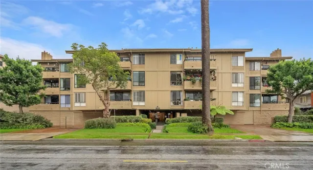 $745,000 | 2538 2nd Street, Unit 104, Long Beach, CA 90803