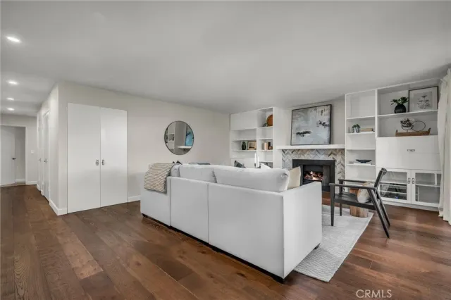 $745,000 | 2538 2nd Street, Unit 104, Long Beach, CA 90803