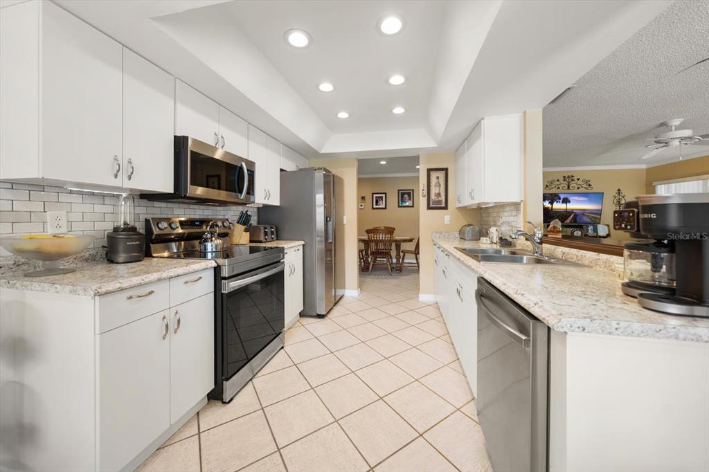 2211 Portside Passage Palm Harbor, FL 34685 - Photo 13 of 55