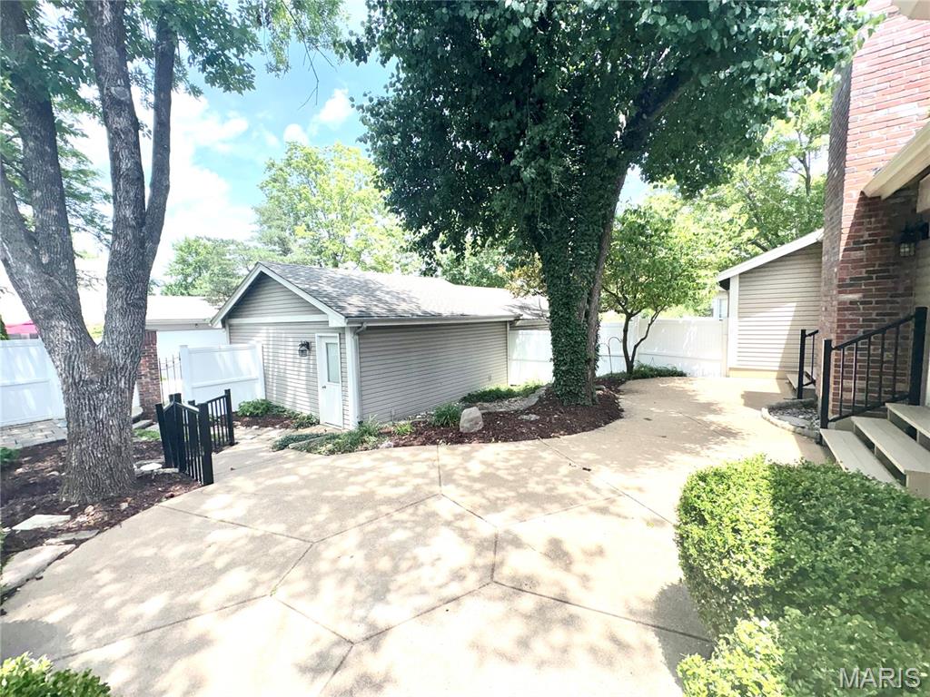 15803 Harris Ridge Court Chesterfield, MO 63017 - Photo 41 of 55
