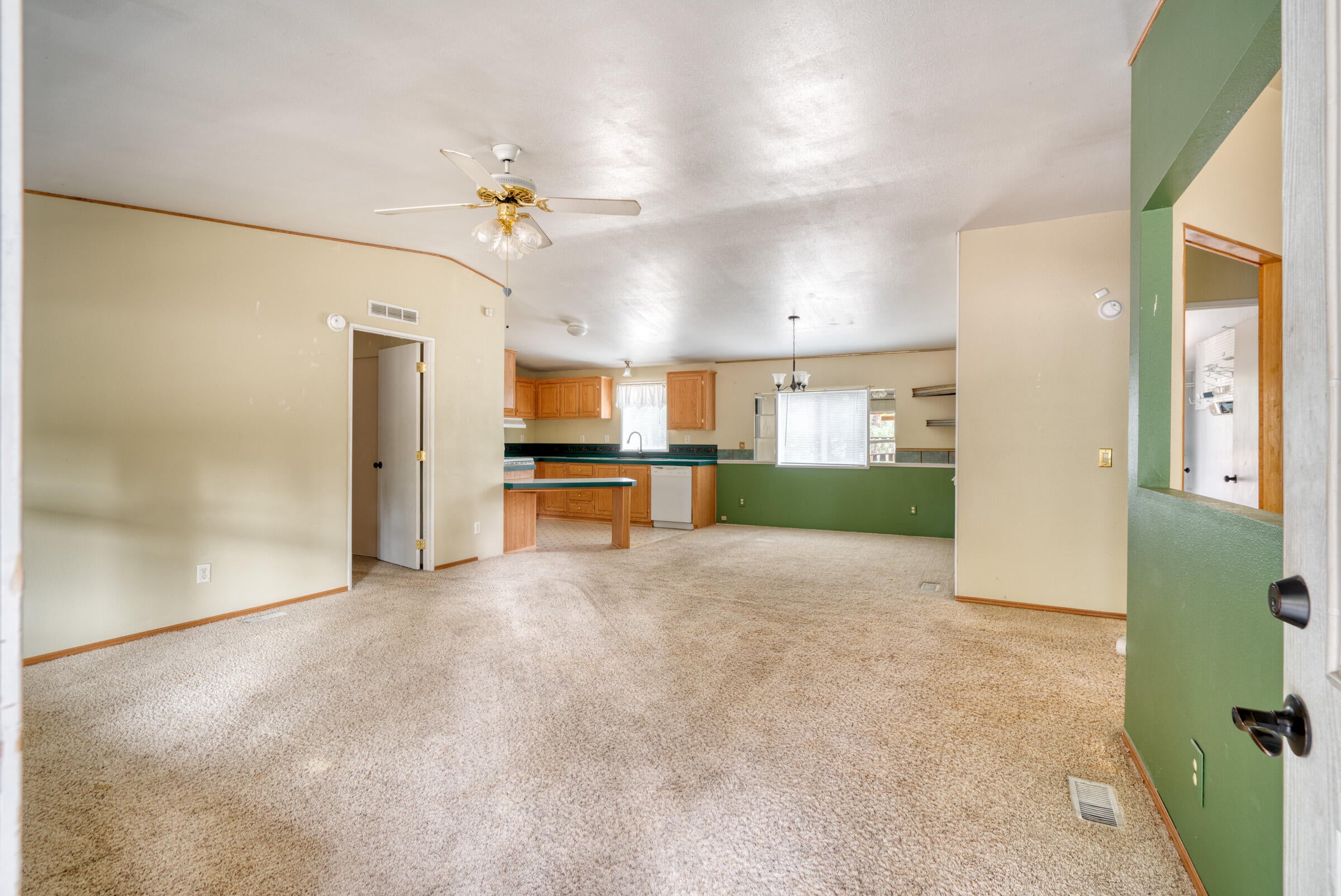 60906 Ridge Drive Bend, OR 97702 - Photo 13 of 53 123_60906 Ridge Dr_Pro Property Photos_B