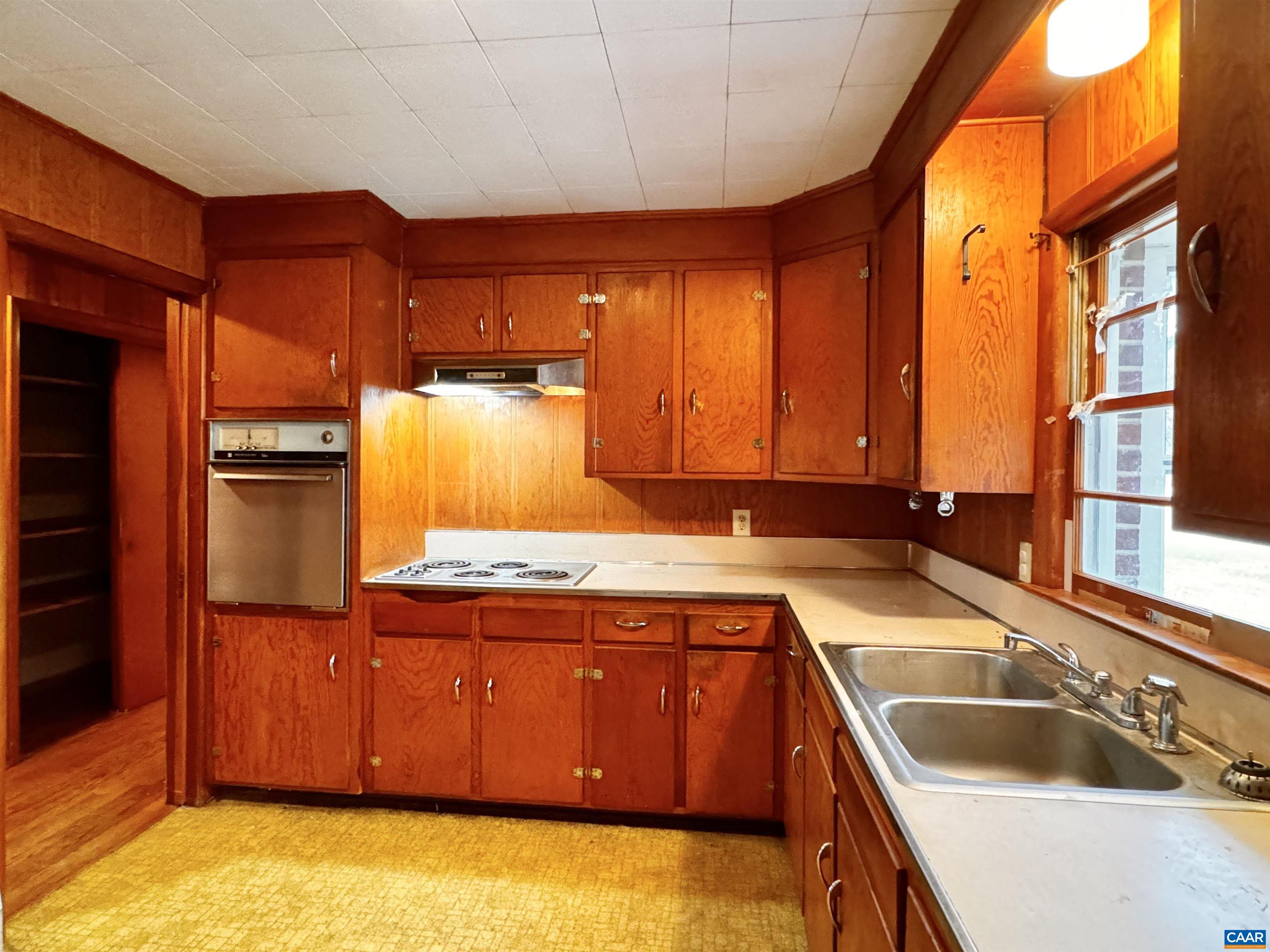 14540 Spotswood Trail Ruckersville, VA 22968 - Photo 7 of 42 a kitchen with a sink and cabinets