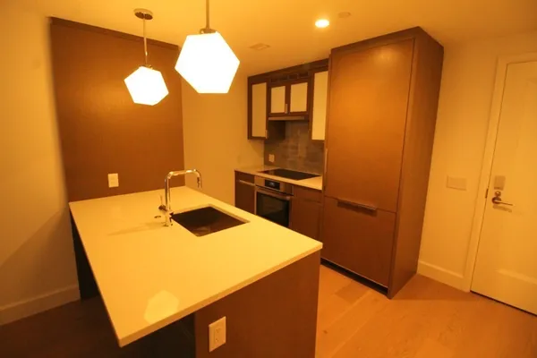 $3,200 | 100 Lovejoy Place, Unit 5M, Boston, MA 02114