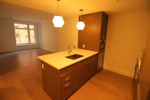 $3,200 | 100 Lovejoy Place, Unit 5M, Boston, MA 02114