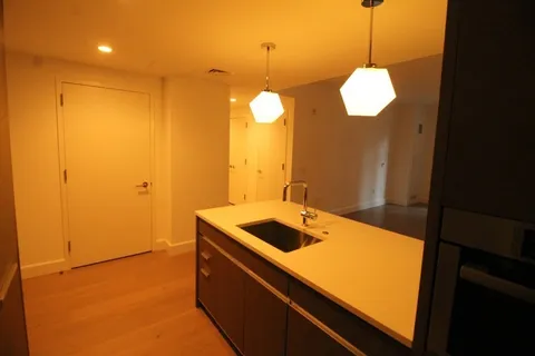 $3,200 | 100 Lovejoy Place, Unit 5M, Boston, MA 02114