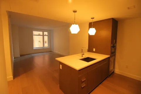 $3,200 | 100 Lovejoy Place, Unit 5M, Boston, MA 02114