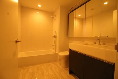 $3,200 | 100 Lovejoy Place, Unit 5M, Boston, MA 02114