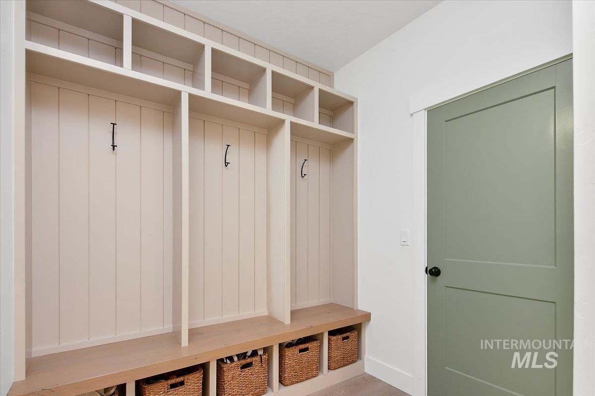 1911 East Mainacht Street Meridian, ID 83642 - Photo 34 of 49 Mudroom with baseboards
