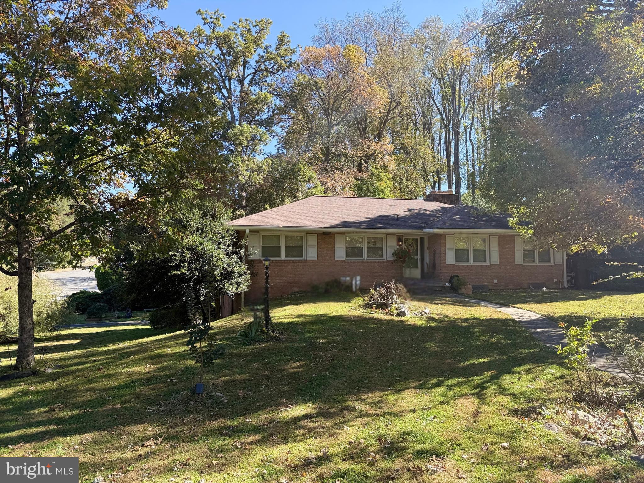 1501 Woodacre Drive McLean, VA 22101 - Photo 2 of 8