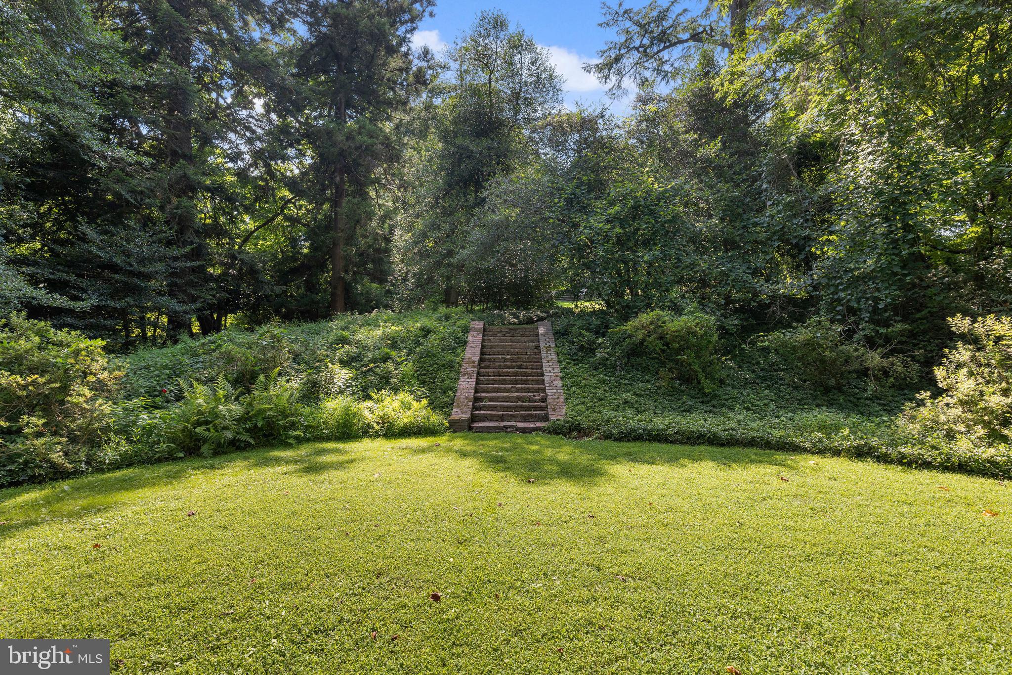 1919 Ruxton Road Towson, MD 21204 - Photo 60 of 87 Lawn and Gardens