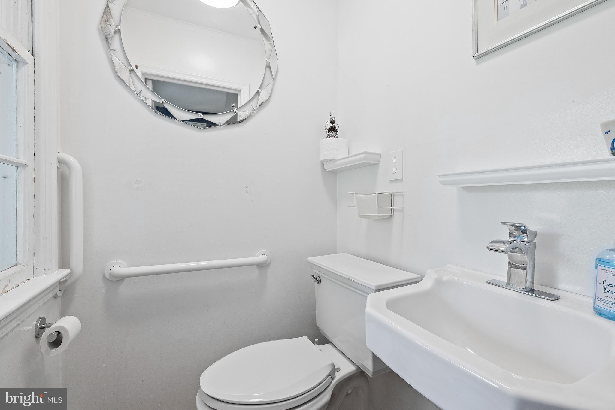 1919 Ruxton Road Towson, MD 21204 - Photo 77 of 87 Powder Room