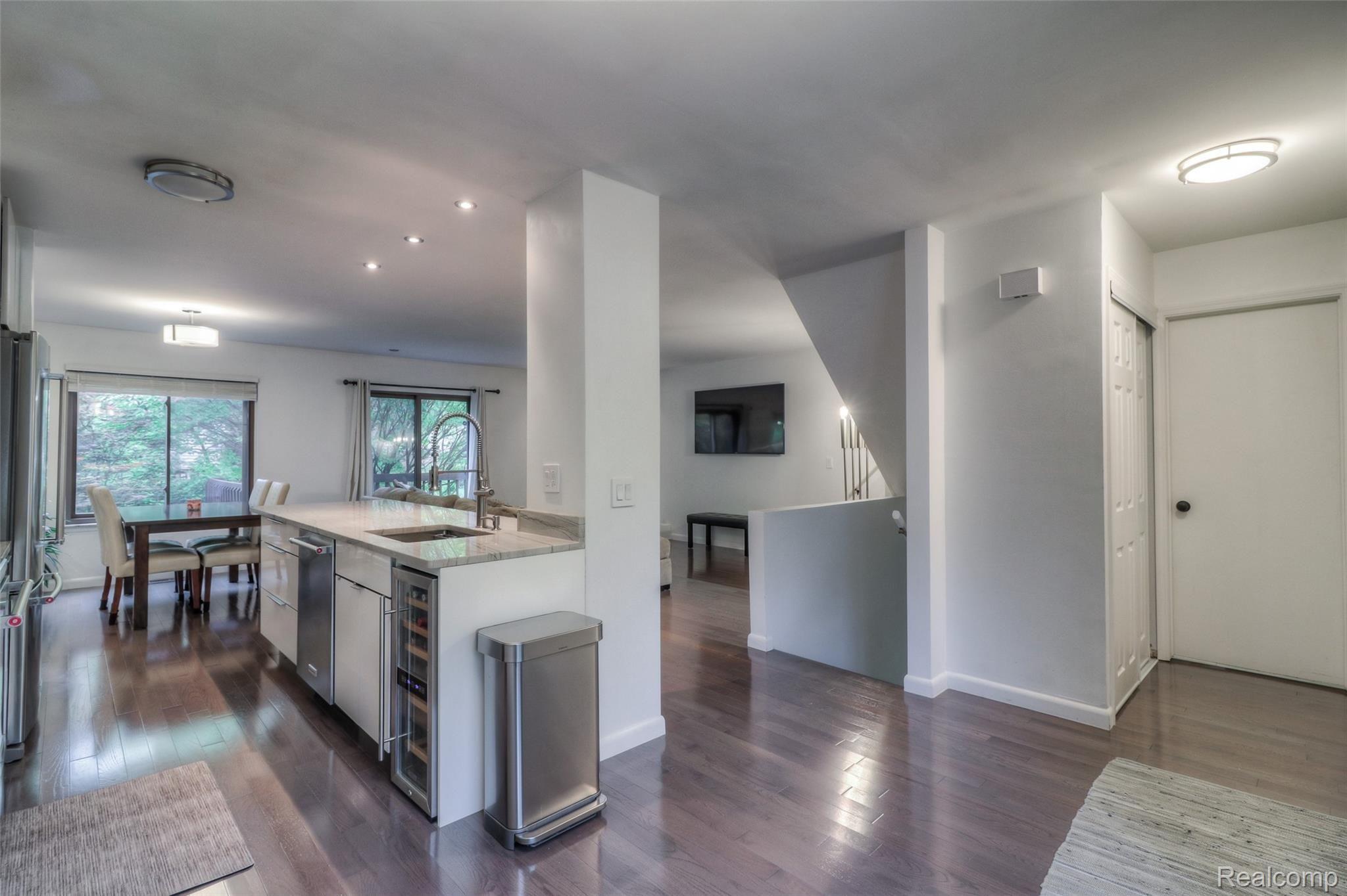 359 Willow Grove Lane Rochester, MI 48307 - Photo 9 of 33 -9.jpg