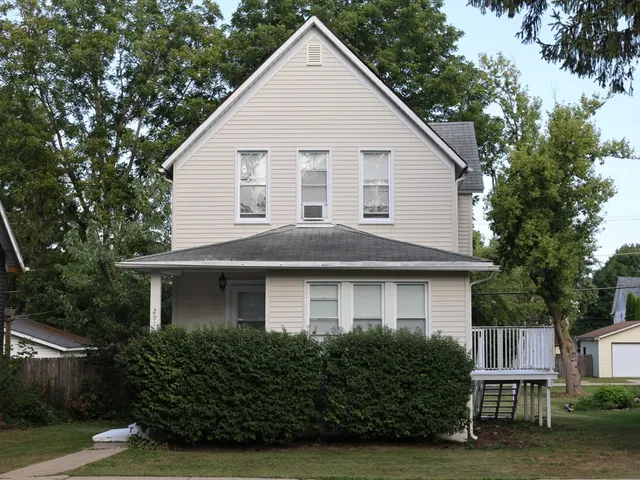 $199,999 | 2911 Emmaus Avenue, Zion, IL 60099