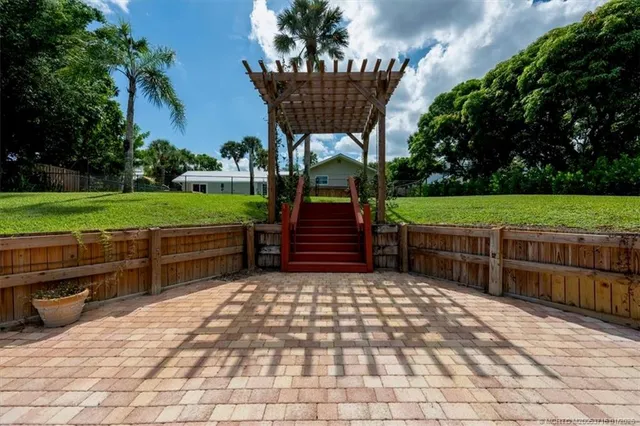 $1,050,000 | 511 Krueger Parkway, Stuart, FL 34996