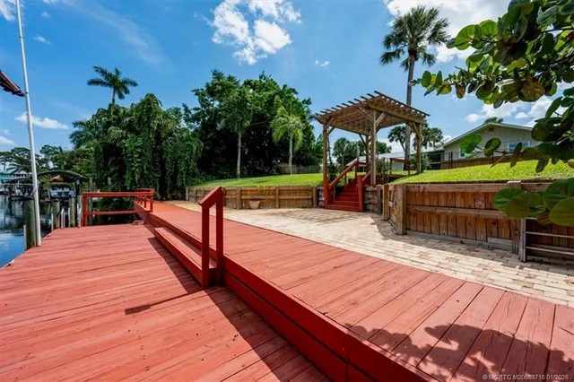 $1,050,000 | 511 Krueger Parkway, Stuart, FL 34996