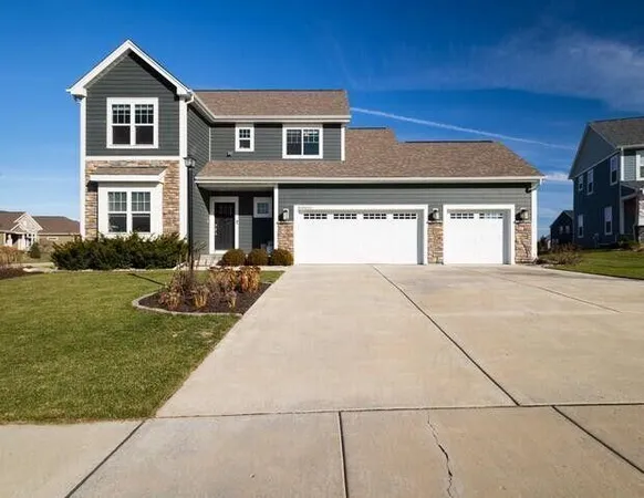 $649,900 | W198n5020 Hickory Street, Menomonee Falls, WI 53051