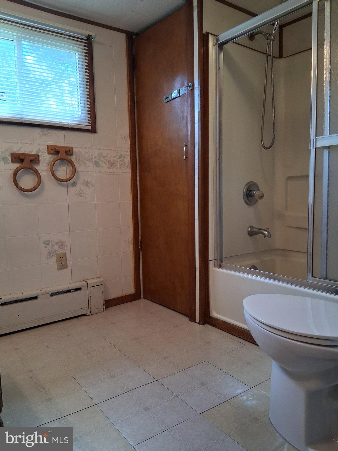 265 View Street Johnstown, PA 15902 - Photo 42 of 66 Bright and inviting bathroom space.