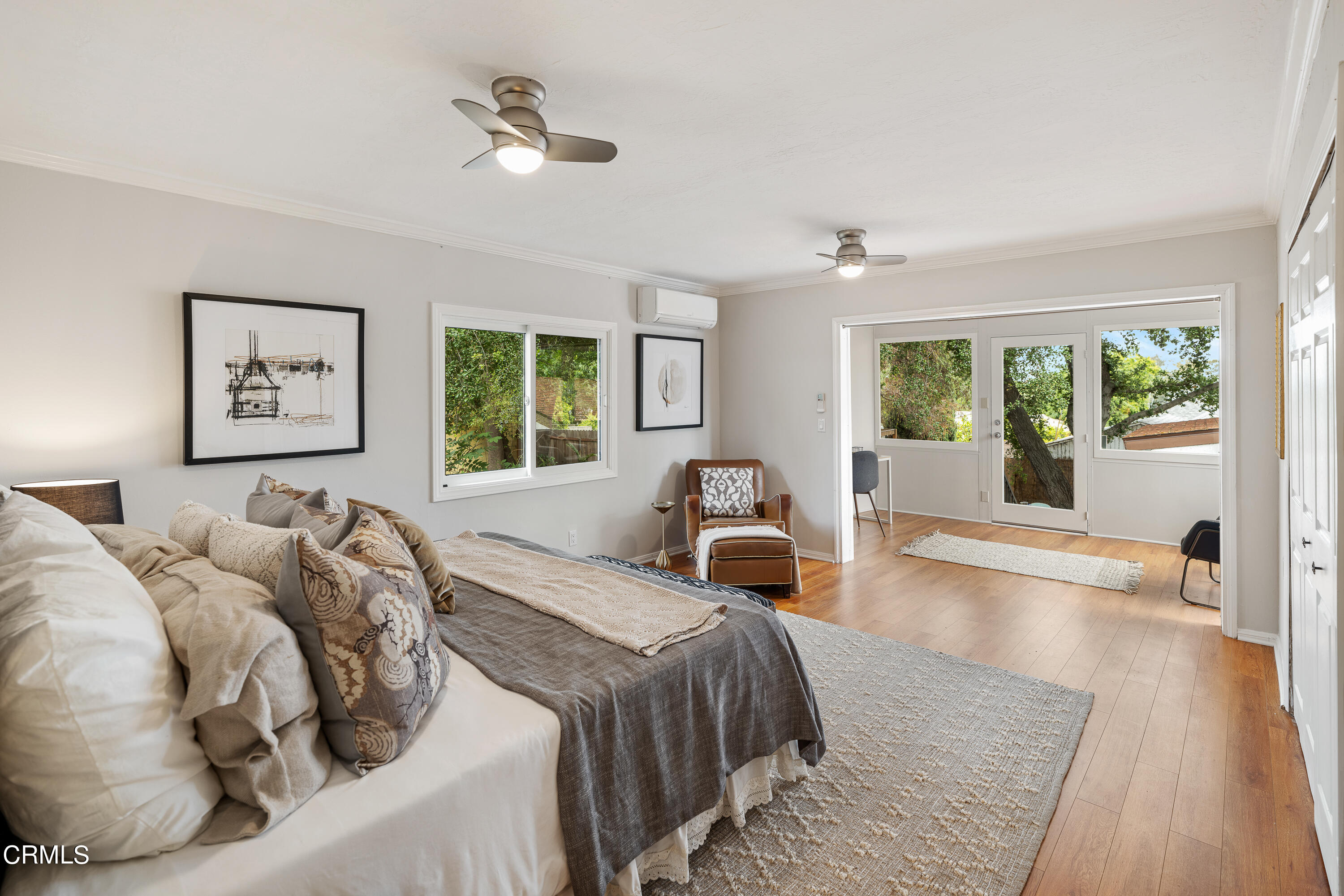 488 Colman Street Altadena, CA 91001 - Photo 31 of 75 a bedroom with a large bed and a couch