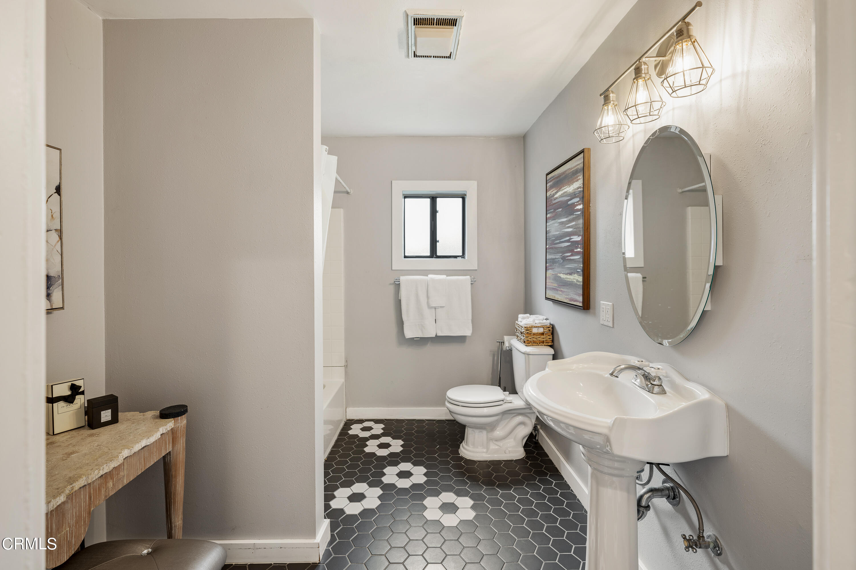 488 Colman Street Altadena, CA 91001 - Photo 34 of 75 a bathroom with a sink toilet a mirror and tub