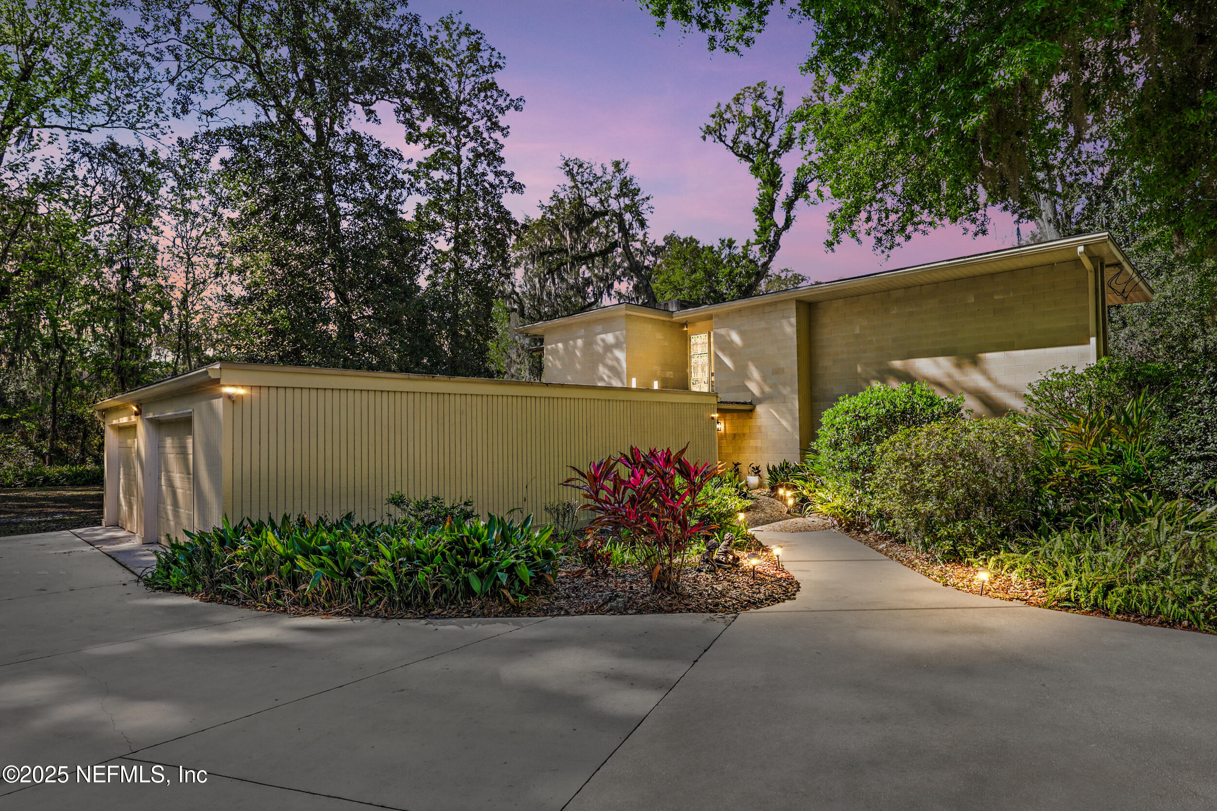 2916 Forest Circle Jacksonville, FL 32257 - Photo 3 of 64 TWILIGHT