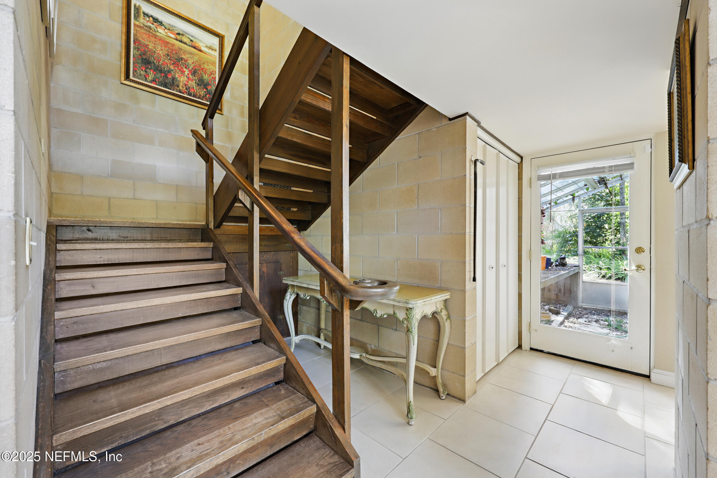 2916 Forest Circle Jacksonville, FL 32257 - Photo 37 of 64 STAIRCASE