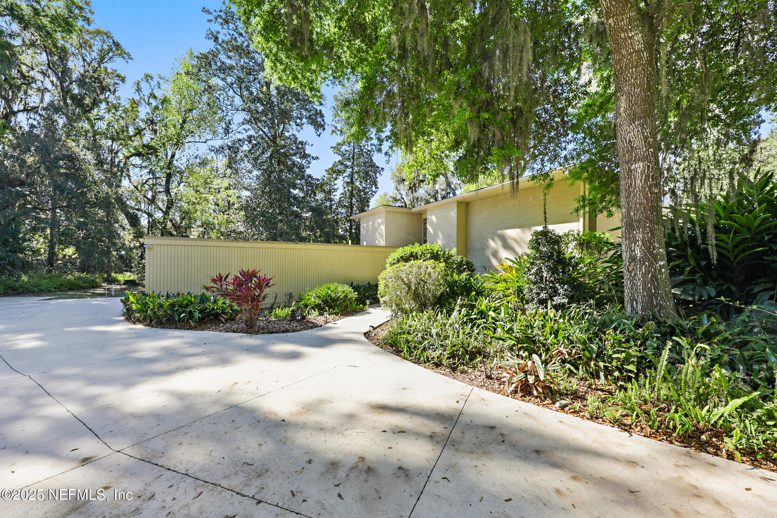 2916 Forest Circle Jacksonville, FL 32257 - Photo 57 of 64 a view of a garden with a lot of flower plants and wooden fence