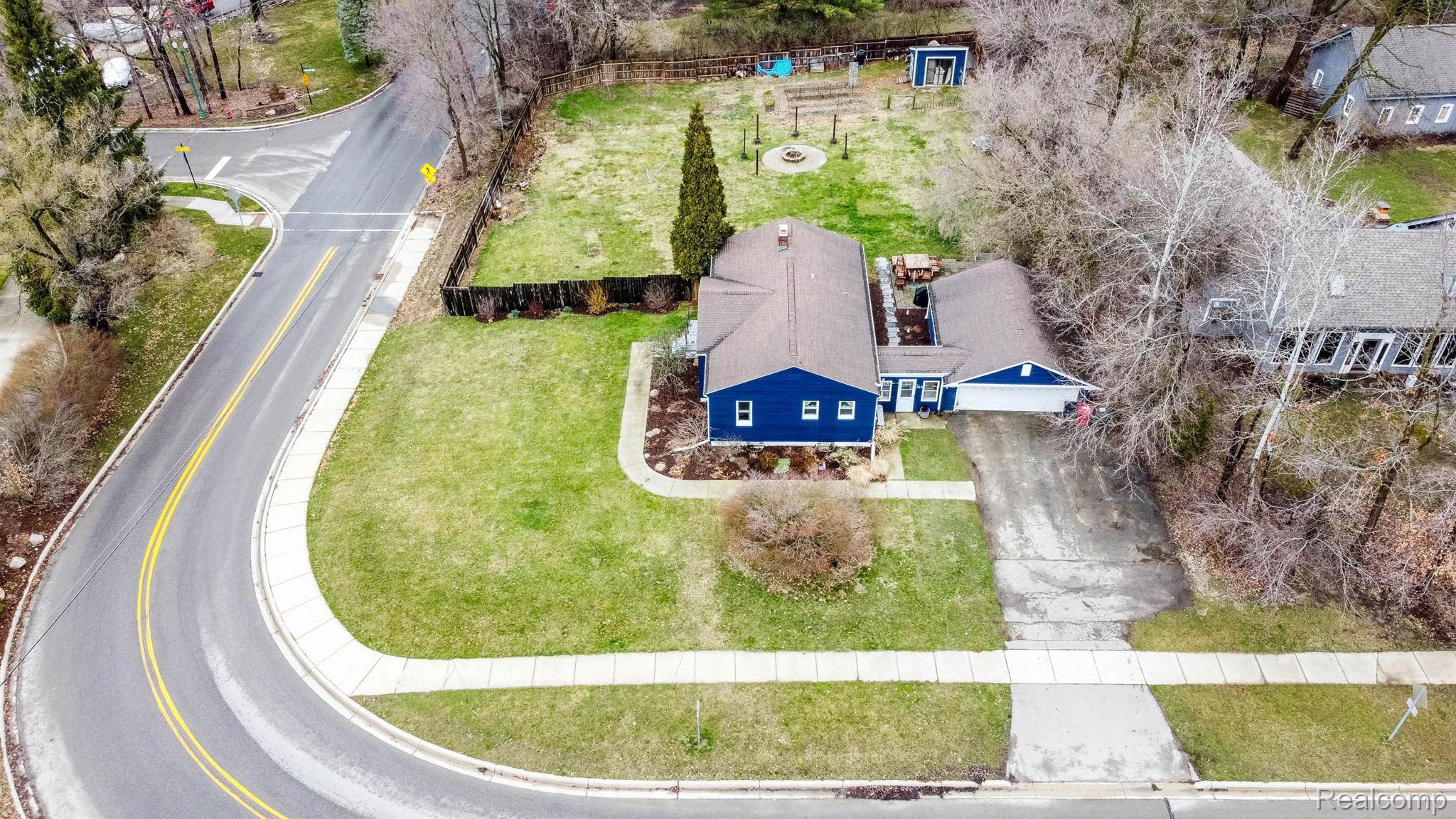 769 Bloomer Road Rochester, MI 48307 - Photo 31 of 39 Gallery Image 31