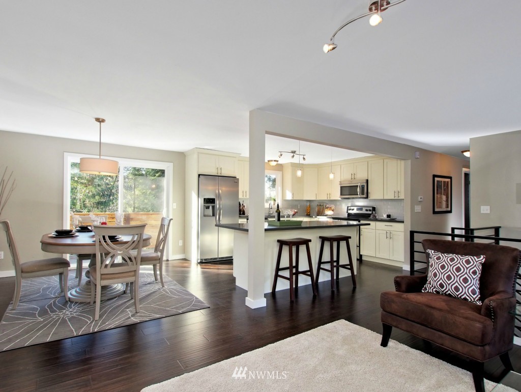 14607 182nd Avenue Southeast Renton, WA 98059 - Photo 3 of 20 Gallery Image 3