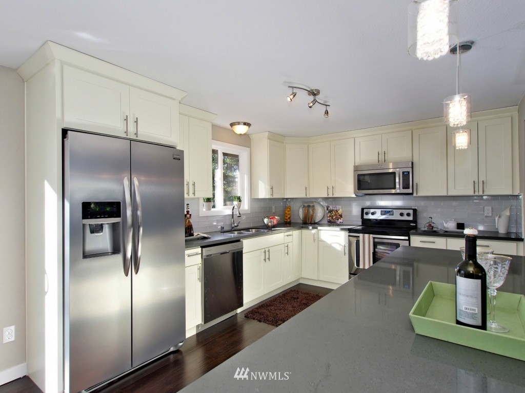 14607 182nd Avenue Southeast Renton, WA 98059 - Photo 6 of 20 Gallery Image 6