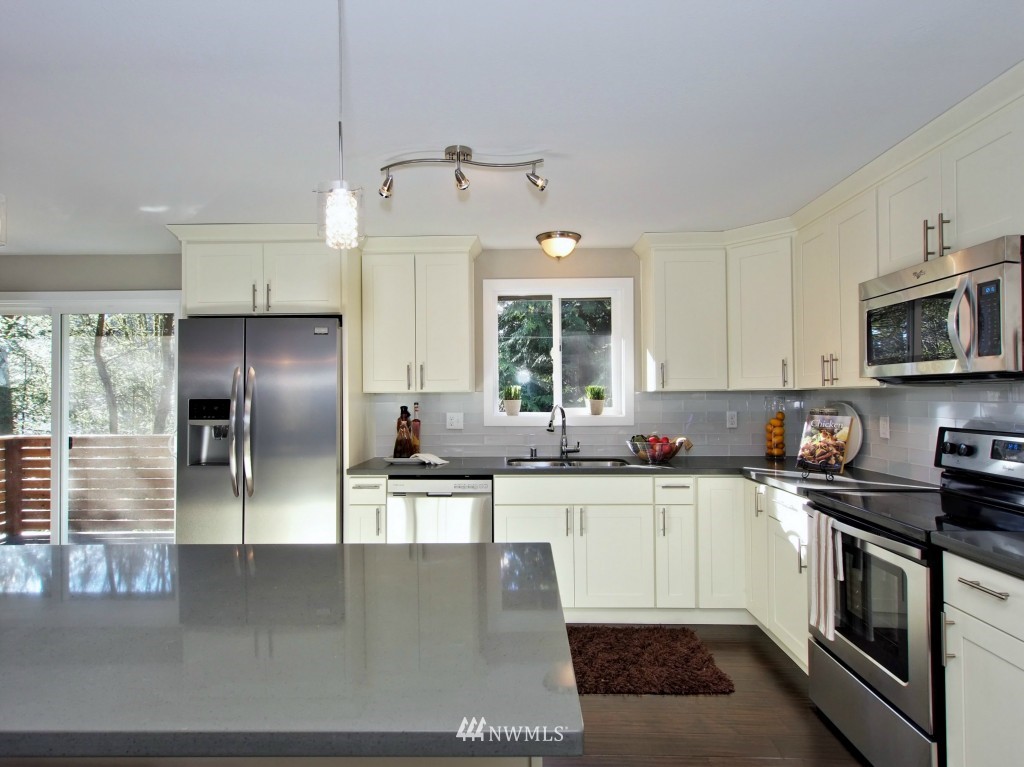 14607 182nd Avenue Southeast Renton, WA 98059 - Photo 7 of 20 Gallery Image 7