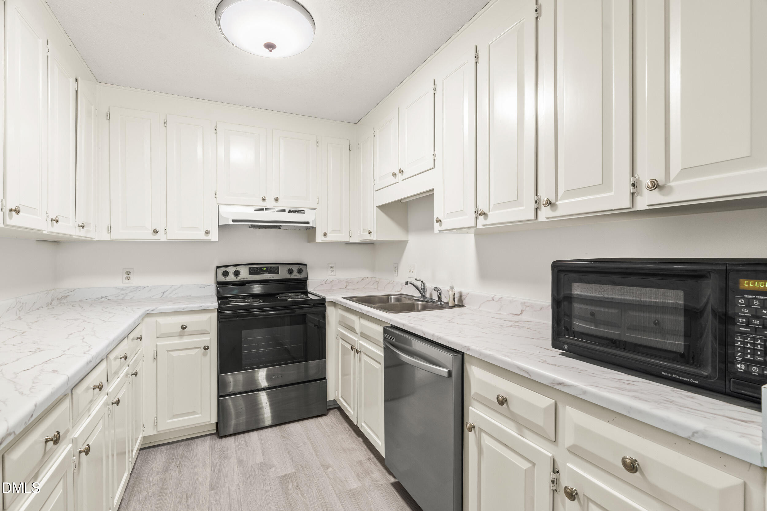 408 Oak Run Drive Raleigh, NC 27606 - Photo 10 of 29 Kitchen