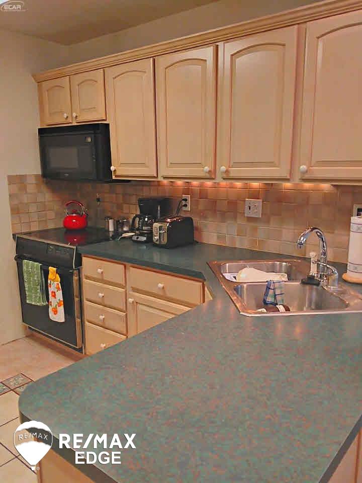 7124 Sharp Road Swartz Creek, MI 48473 - Photo 2 of 7 21278779-1.JPG