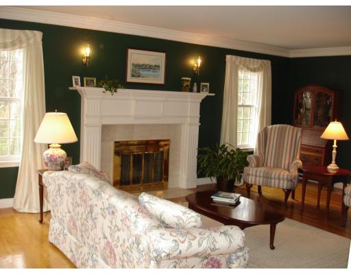 31 Lancaster Road North Andover, MA 01845 - Photo 3 of 20 Gallery Image 3