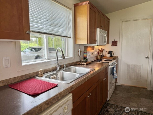473 Gore Road, Unit 2 Onalaska, WA 98570 - Photo 5 of 34 Gallery Image 5