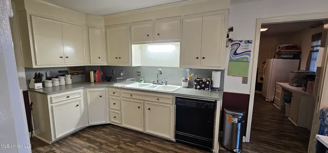 $325,000 | 160 Bristol Boulevard, Jackson, MS 39204