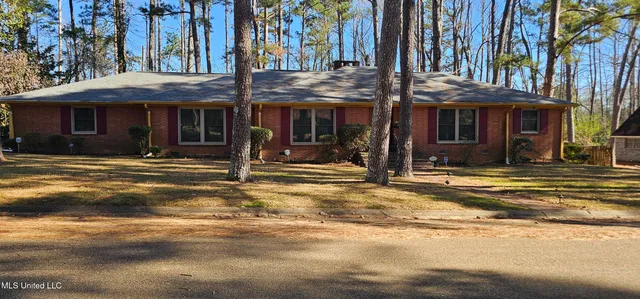 $325,000 | 160 Bristol Boulevard, Jackson, MS 39204