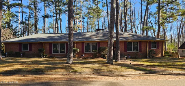 $325,000 | 160 Bristol Boulevard, Jackson, MS 39204