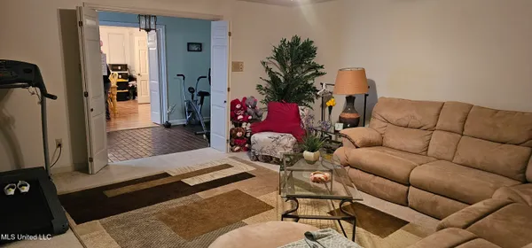 $325,000 | 160 Bristol Boulevard, Jackson, MS 39204