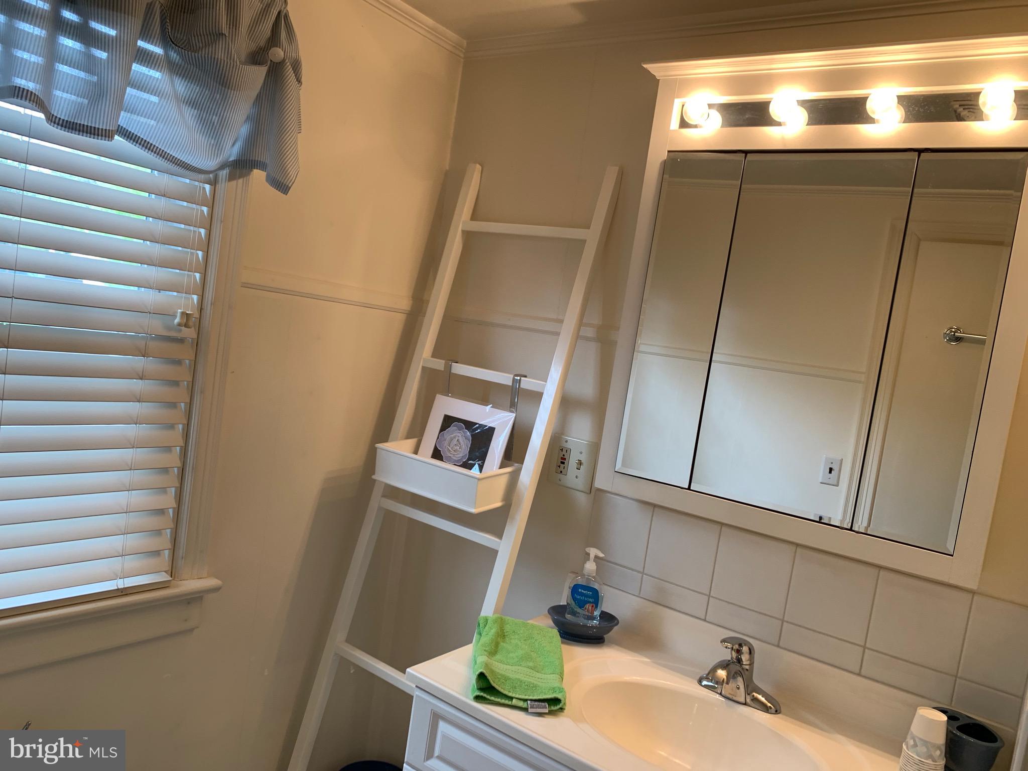 1637 Robin Road Lebanon, PA 17042 - Photo 21 of 22 Bath 2 upper level