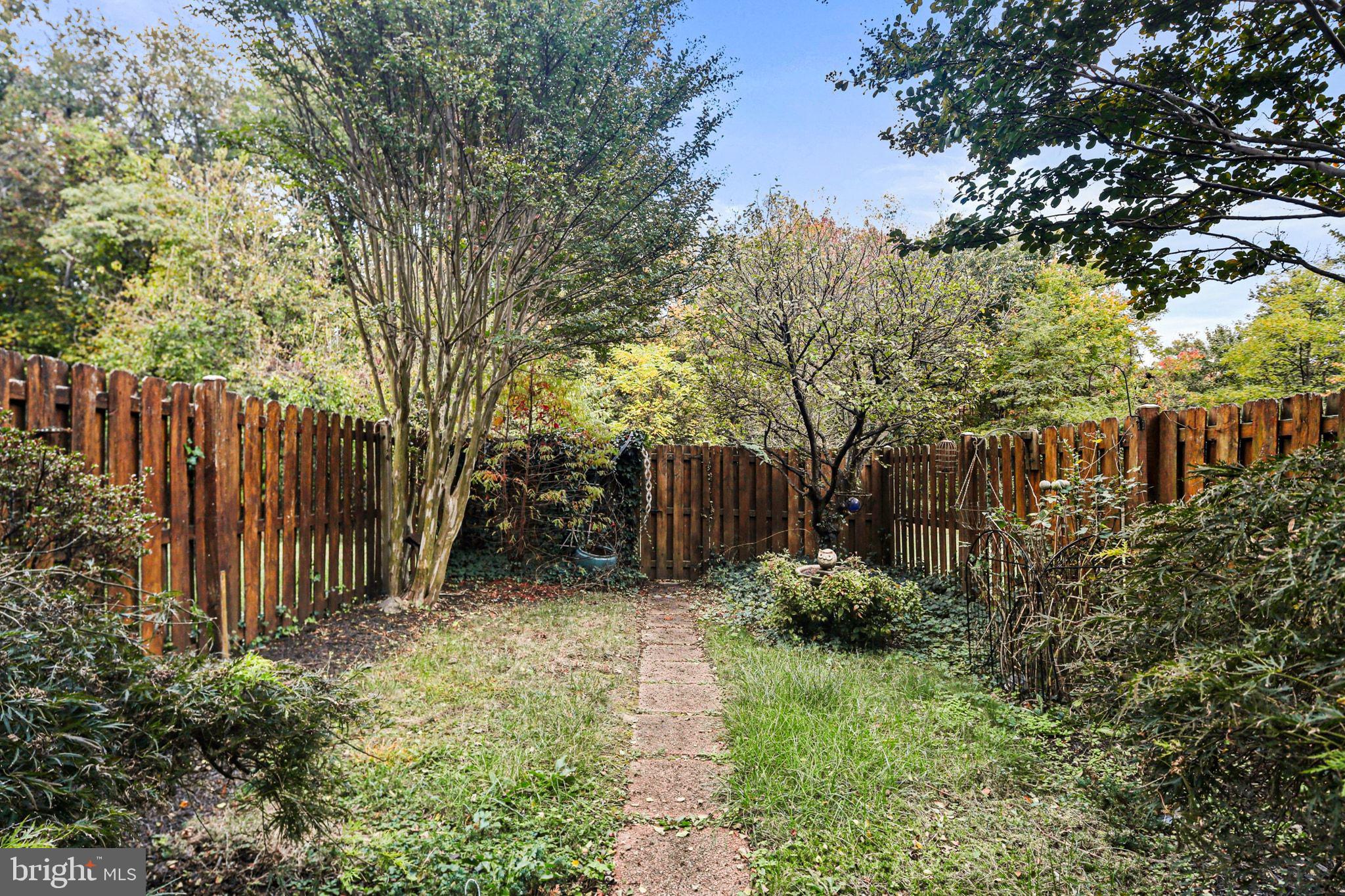 6322 Wimbledon Court Elkridge, MD 21075 - Photo 26 of 27 a backyard of a house with lots of green space