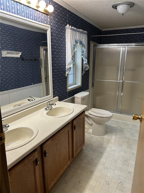 269 Ridge Lane Murrysville, PA 15668 - Photo 18 of 32 a bathroom with a sink a toilet and shower