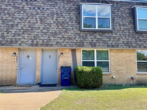 $1,365 | 441 Southwest Thomas Street, Unit B, Burleson, TX 76028