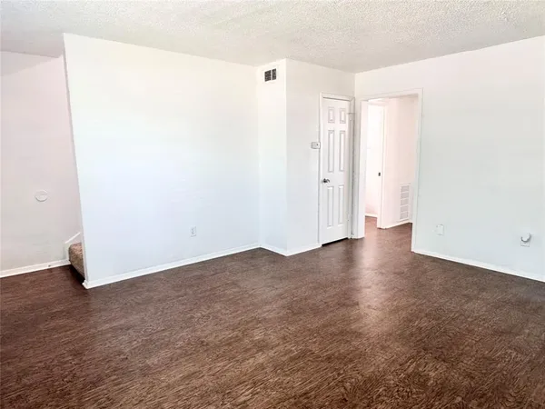 $1,350 | 441 Southwest Thomas Street, Unit B, Burleson, TX 76028