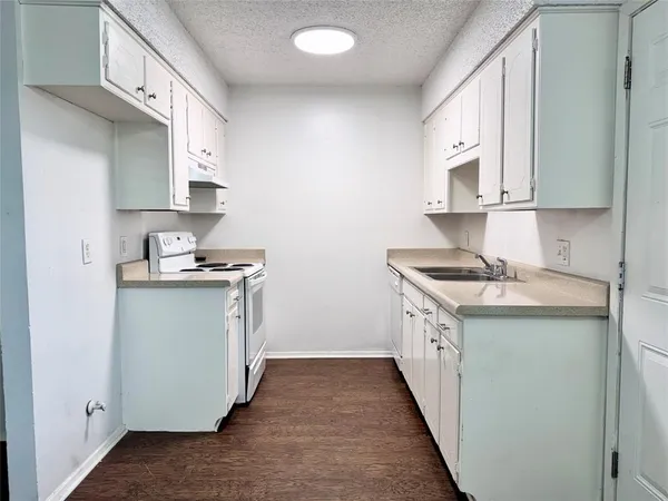 $1,350 | 441 Southwest Thomas Street, Unit B, Burleson, TX 76028