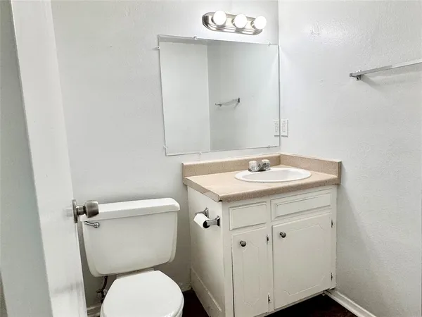 $1,350 | 441 Southwest Thomas Street, Unit B, Burleson, TX 76028