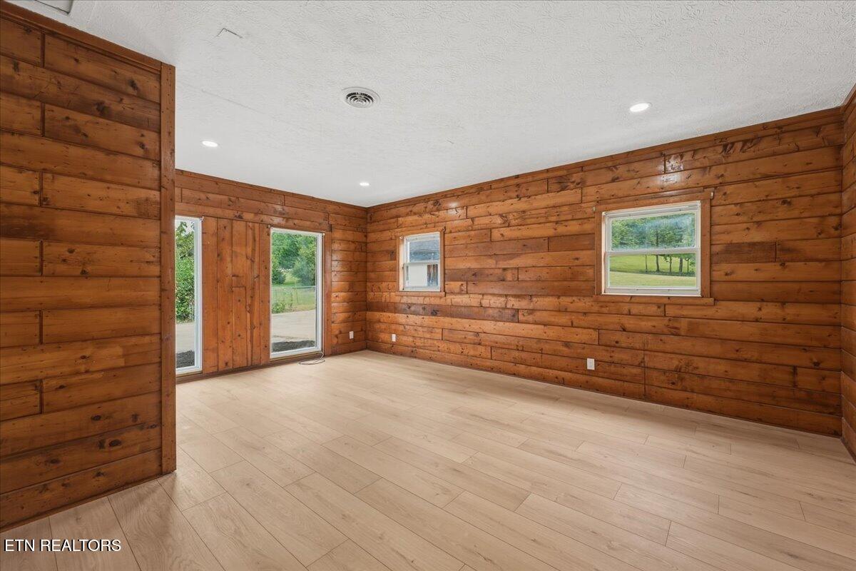137 Shady Road Oliver Springs, TN 37840 - Photo 16 of 46 15-Primary Bedroom