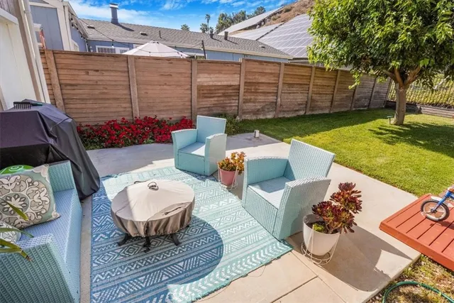 $295,000 | 20053 Northcliff Drive, Canyon Country, CA 91351