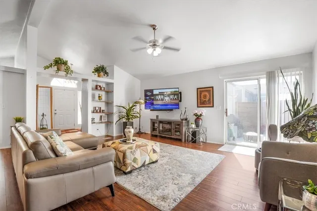 $295,000 | 20053 Northcliff Drive, Canyon Country, CA 91351