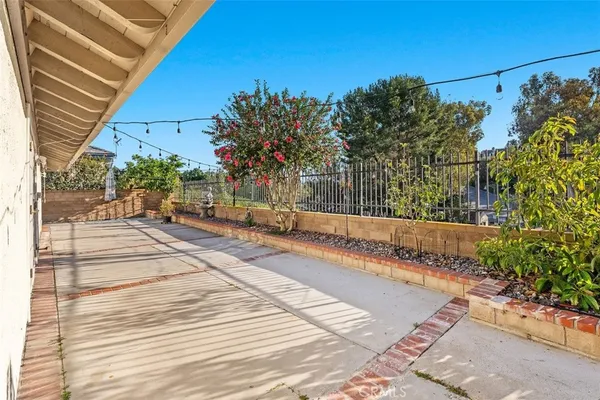 a view of a pathway both side of the house